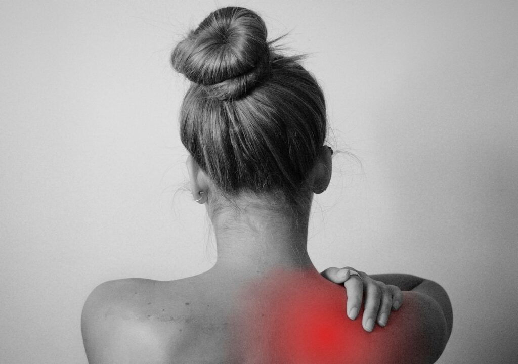 back, pain, shoulder, injury, sun, burn, posture, ergonomic, woman, nature, girl, soreness, discomfort, ache, hurt, irradiate, gray pain