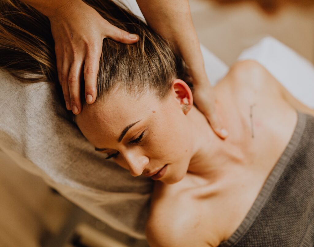 Massage Tui-Na cervicalgie, torticolis, nuque bloquée 