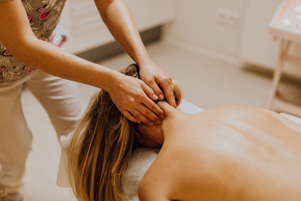 Tuina massage and acupuncture to relief stiff neck and pain. Geneva and Veyrier